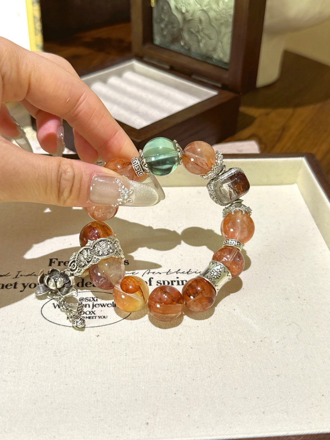 ▫️▪️ Red gum flower fluorite color ghost magic box bracelet